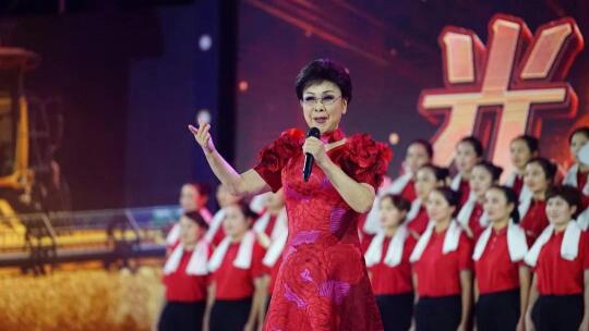 蛇年春晚缺席，李谷一道歉：身体不好很抱歉