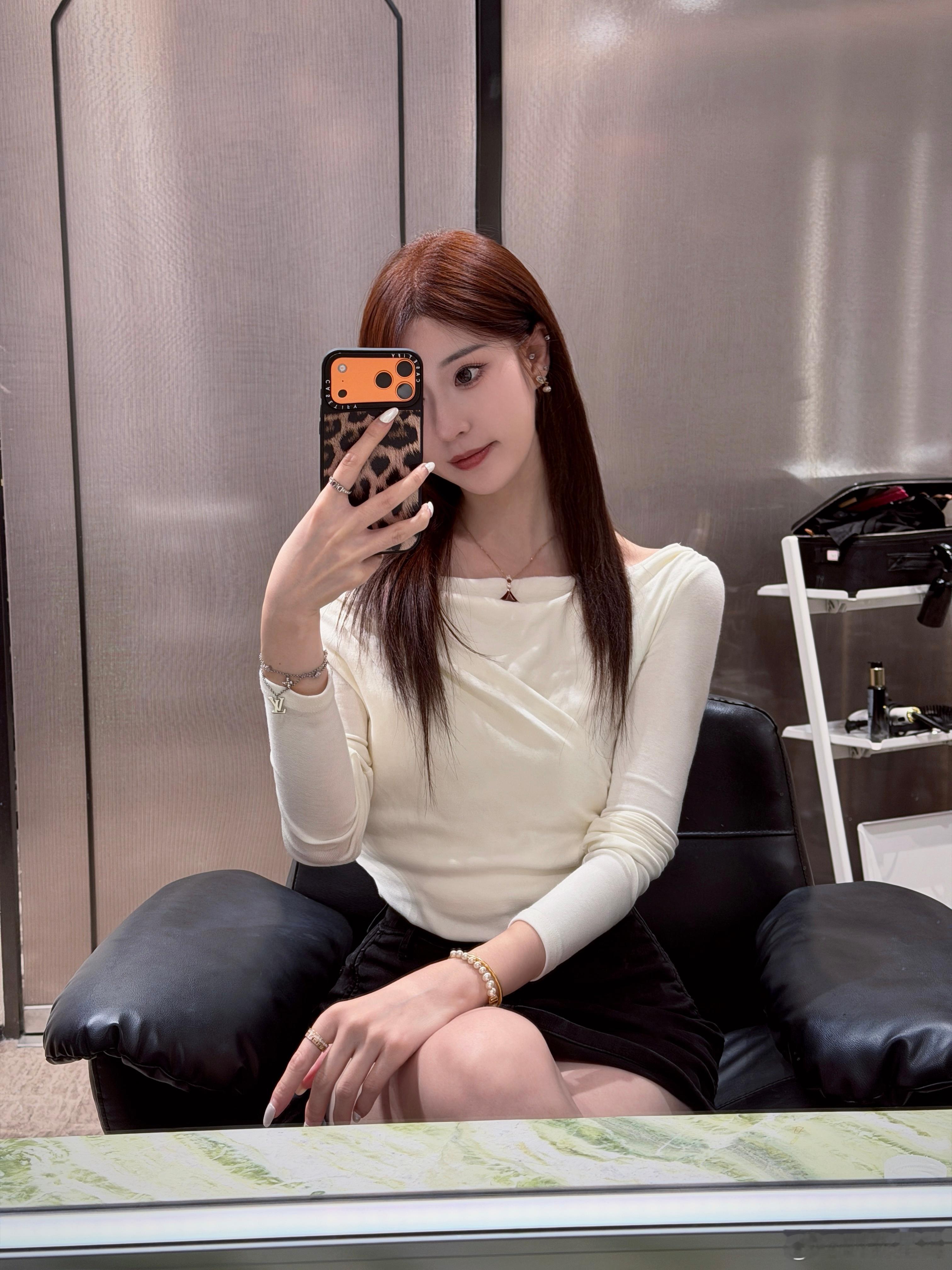 又又又换新发色💇‍♀️好喜欢新发色～(///▽///)为秋冬做准备啦🍂染发暖