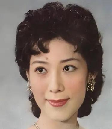 [中国赞]1990年的一天晚上，经历了丈夫无数次殴打后，著名歌唱家关牧村再也忍无