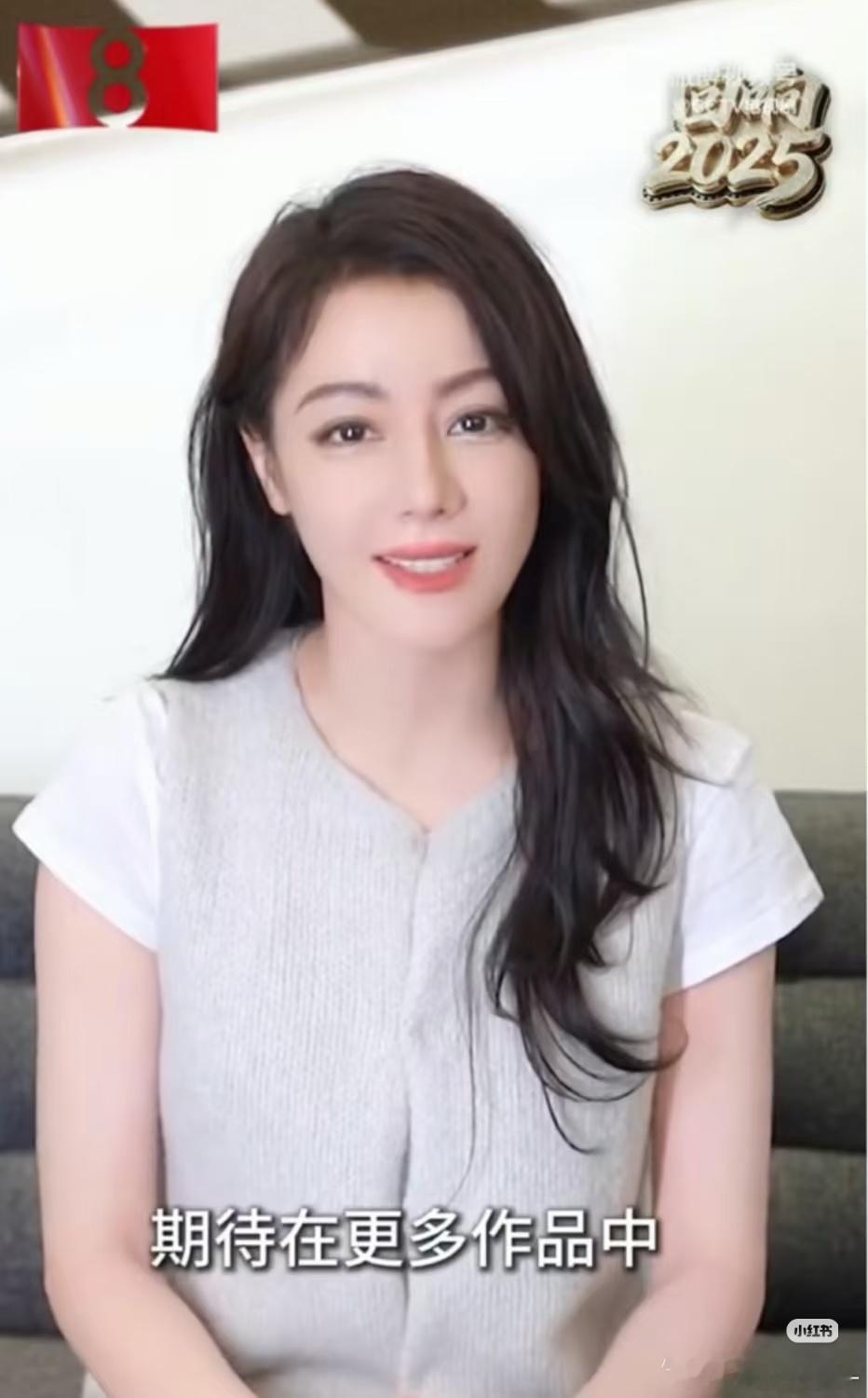 谁给热巴开这么大的磨皮，五官都磨平了 