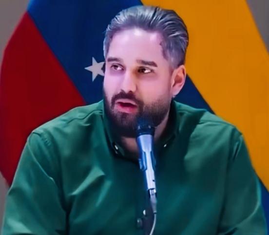 马杜罗儿子留着大胡子，看起来年龄是多少呢？
这形象与实际年龄应该差不少吧？
这样