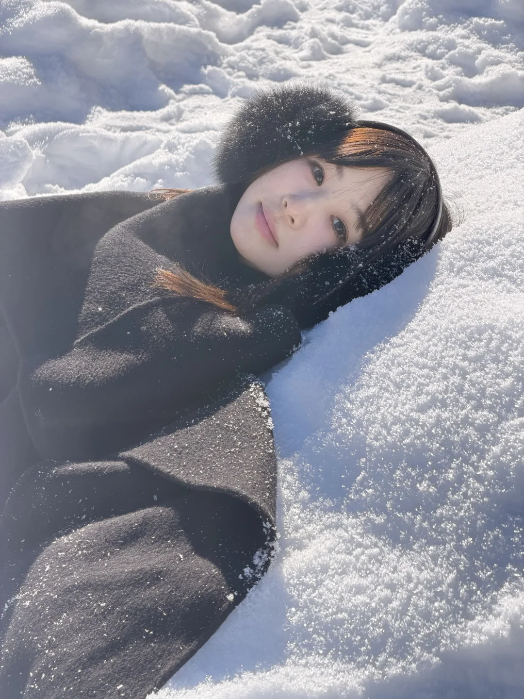 还好听了女儿的话，带黑色大衣来新疆