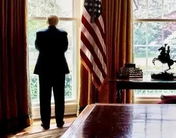 这绝对是政治陷害！重罪指控成立 #特朗普成美国首位被判有罪的前总统# 

当地时