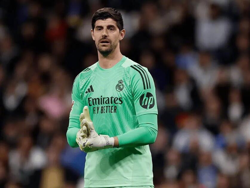 皇家马德里发布官方声明。皇家马德里队医对球员蒂博-库尔图瓦进行了检查，确诊其右大