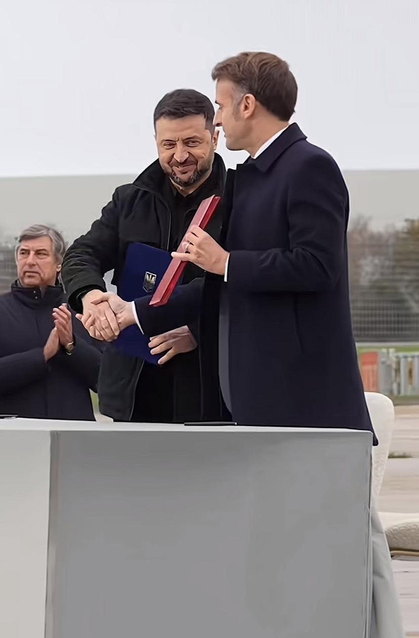 斯基老多了，胡子拉碴，看看马哥，倍精神，他们两人同岁，处境不同，心态大不同，明年