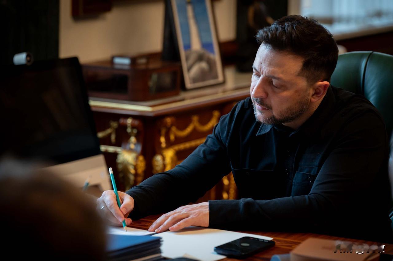 泽连斯基亲口承认自己已无翻盘余地当地时间22日，泽连斯基在接受媒体采访时直言，只