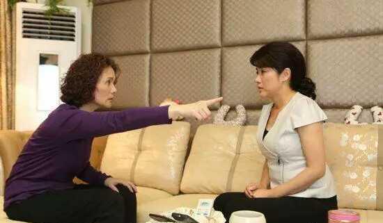 【标题】婆婆辱骂媳妇10次，丈夫突发疾病真相震惊全家！

李梅今年四十八岁，是一