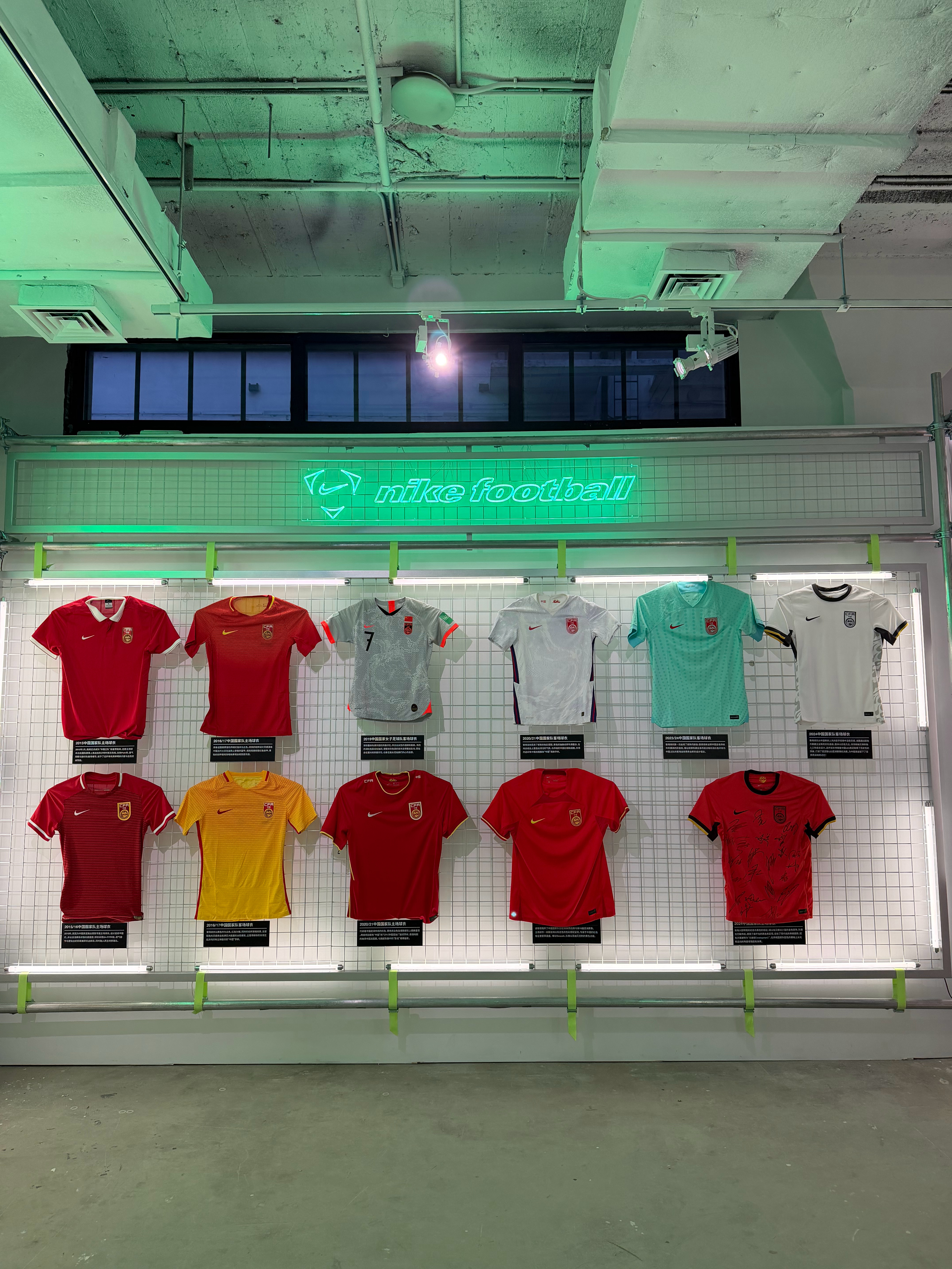 感谢邀请，虽然中国足球现在很差，但总希望它能变好。耐克