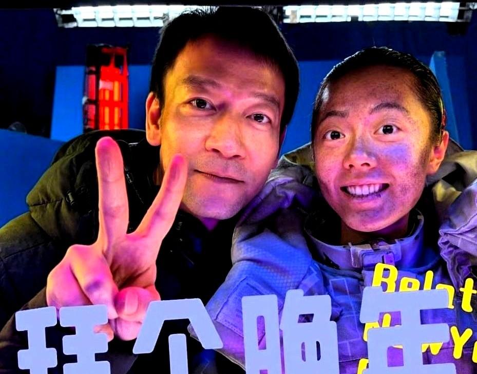 扔掉磨皮滤镜的赵今麦，直接杀疯了！

郭帆导演就发了张拜年合照，好家伙，《流浪地