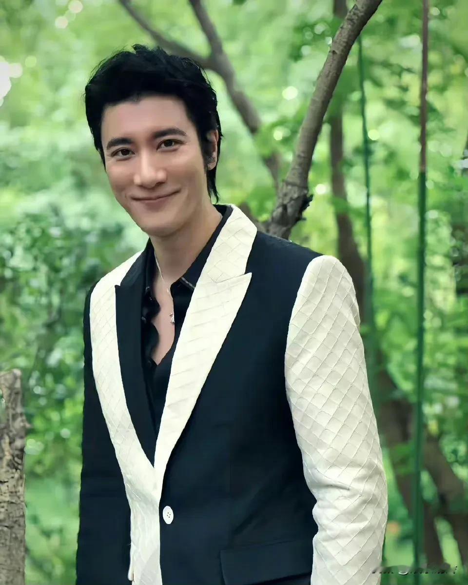 如果王力宏现在出来唱《火力全开》，绝对燃爆了，因为太应景了，这首歌很适合当下的我