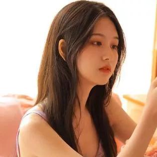 慵懒的午后，沉浸在书香中