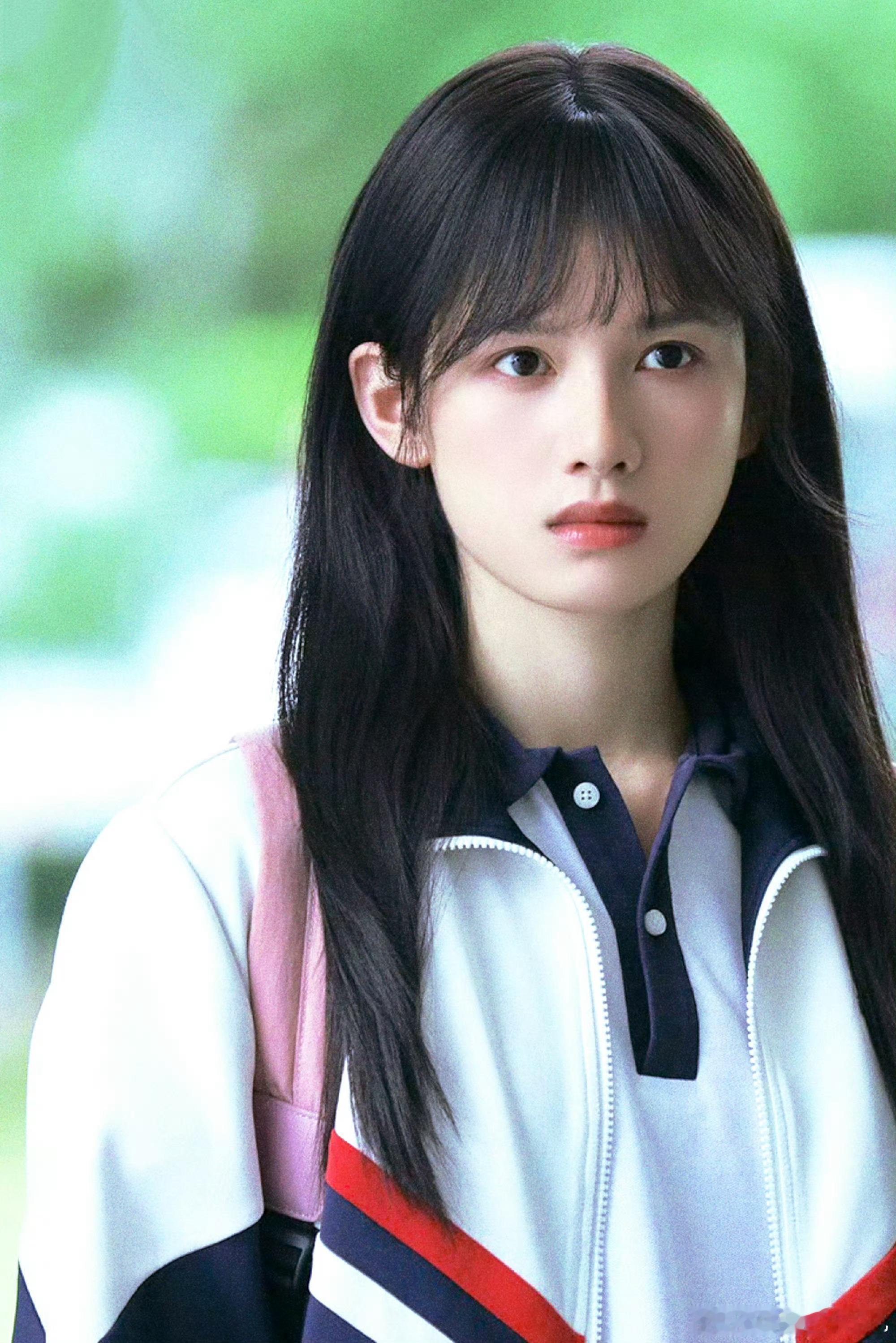 张婧仪好灵啊 真的太惊艳啦，谁懂《野狗骨头》里张婧仪的灵！小表情藏着少女倔强，娇