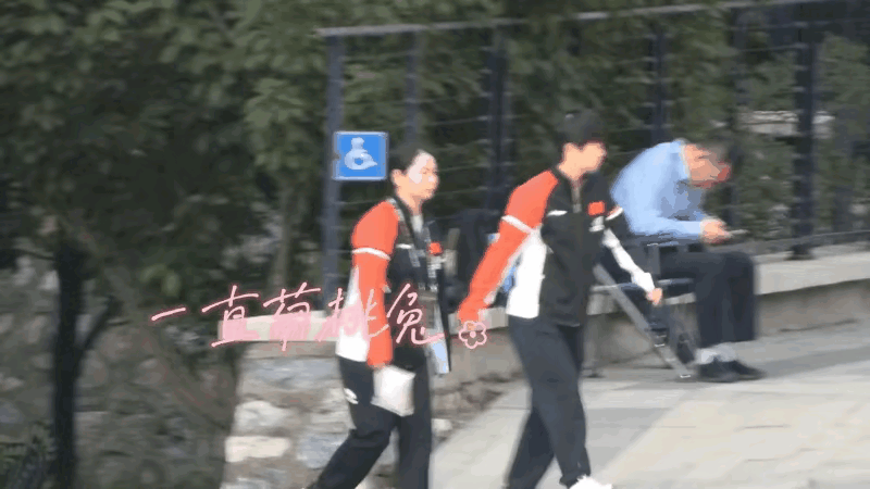 喜欢看莎莎
还有佳佳
女乒里
最美的搭档
永不掉队
拒绝爆冷
稳稳的
升起五星红