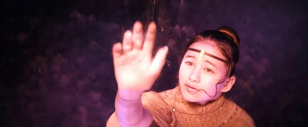天呐，《哥斯拉大战金刚》系列里饰演“吉雅”的小演员凯莉·霍特尔因车祸离世，年仅1