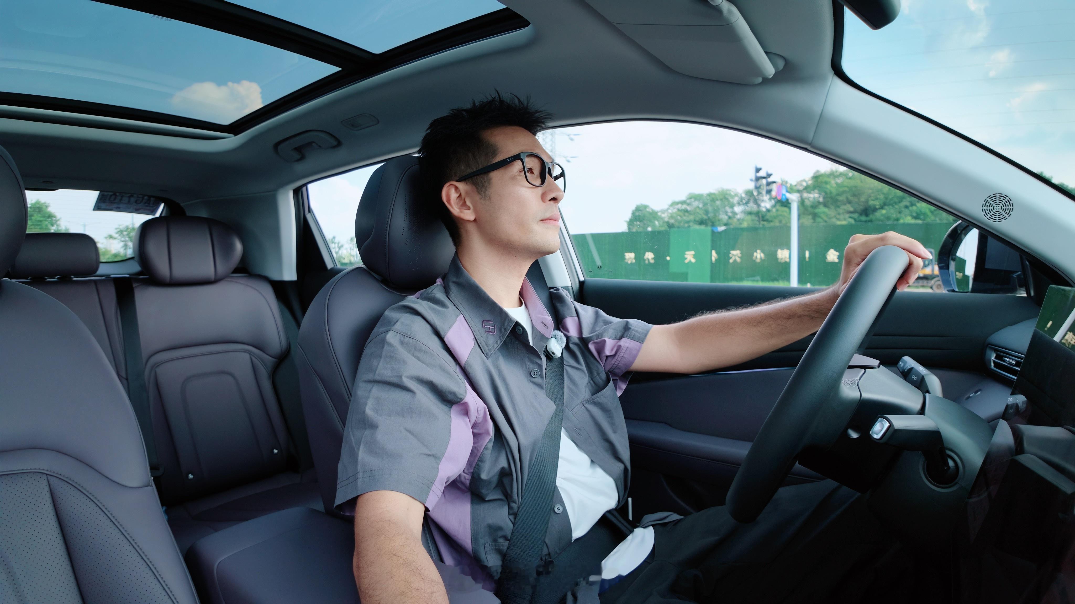 武汉搬砖拍摄花絮～🧱🚘：L8Y琉璃紫外观+紫韵流光内饰💜👔：GaStat