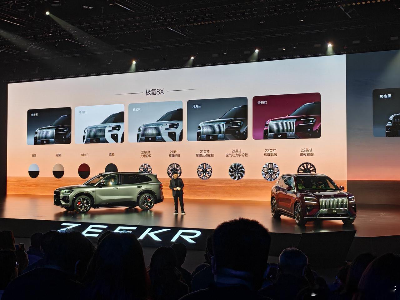 预售价在 37.68-51.68 万元区间的极氪 8X，在昨晚预售开启后 38 