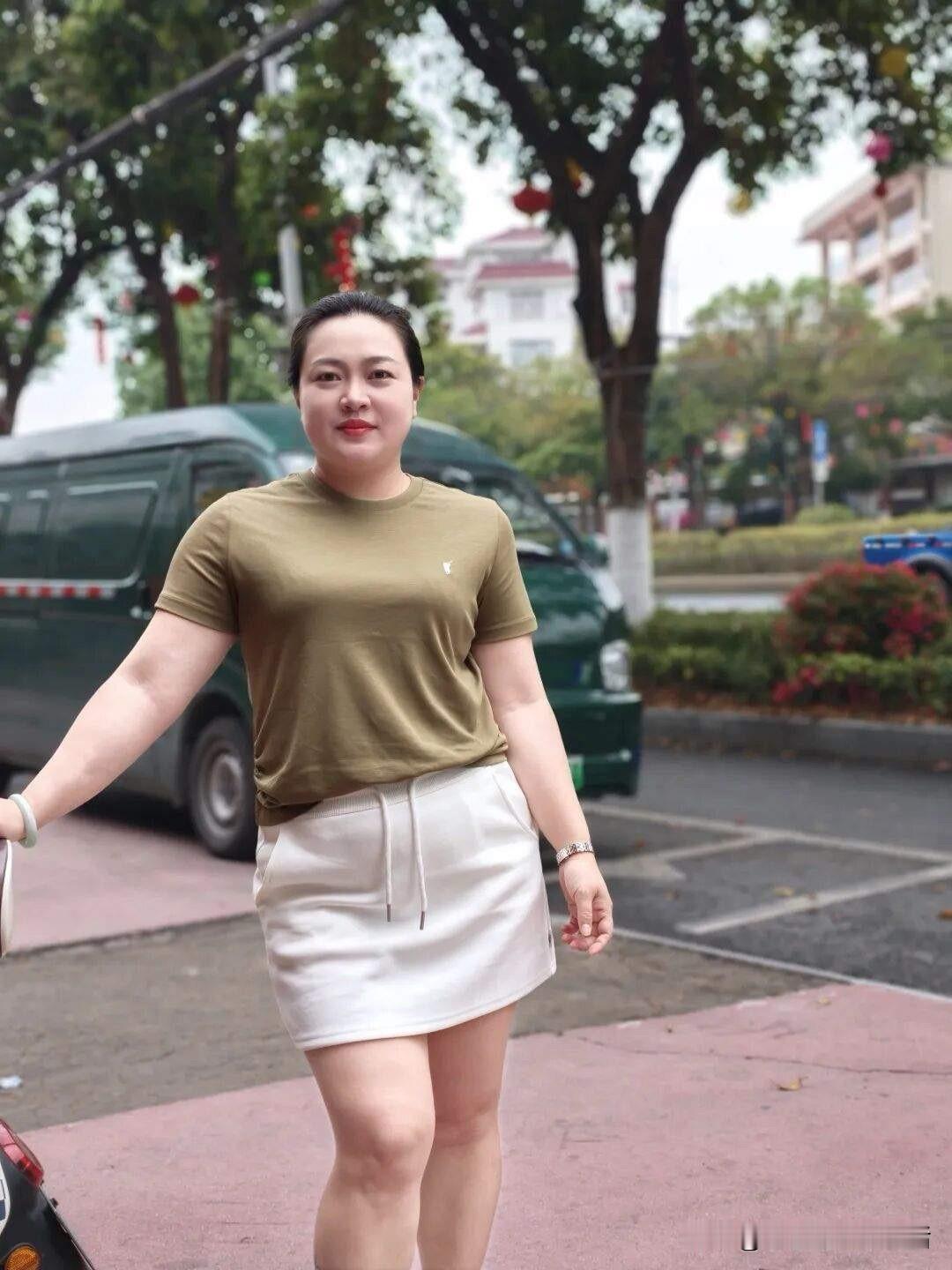 男人们记住了
不要去碰丧偶的女人
为什么呢

第一，经济压力
第二，抚养孩子
第