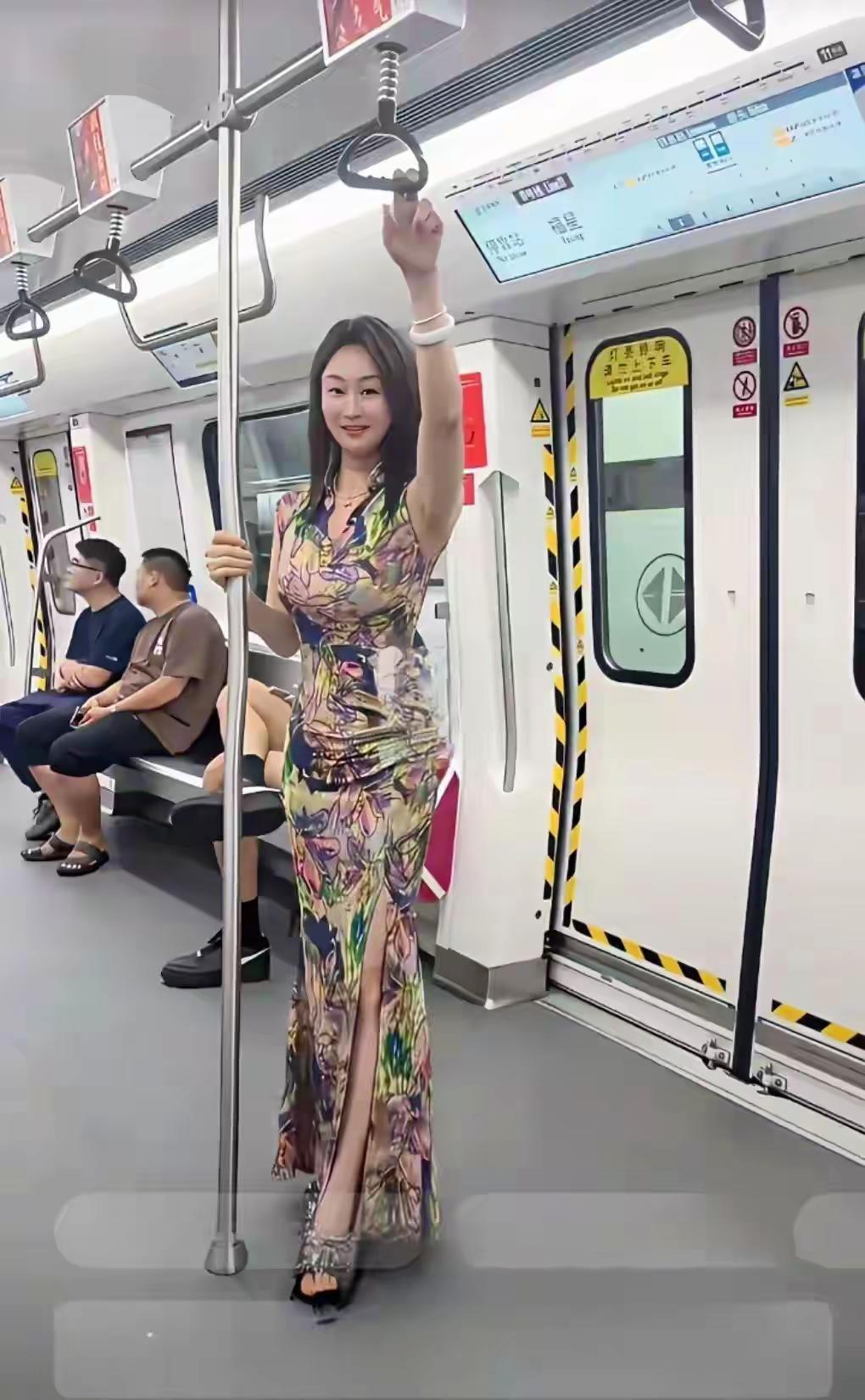 漂亮的民族风 地铁记忆