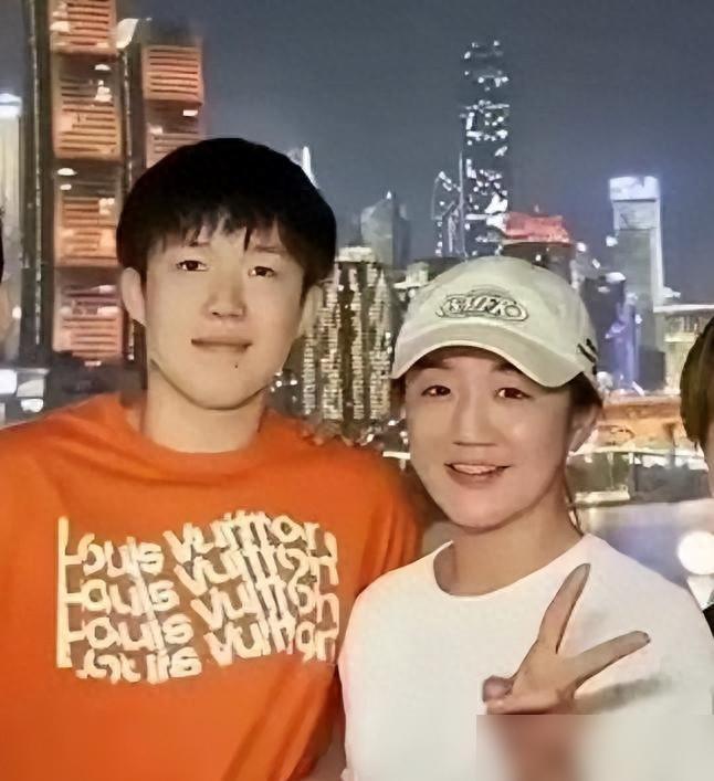 王楚钦当众掀桌子，点名饭圈毒瘤。可两年了，刘国梁狠话撂下，一个粉头都没进去。
 