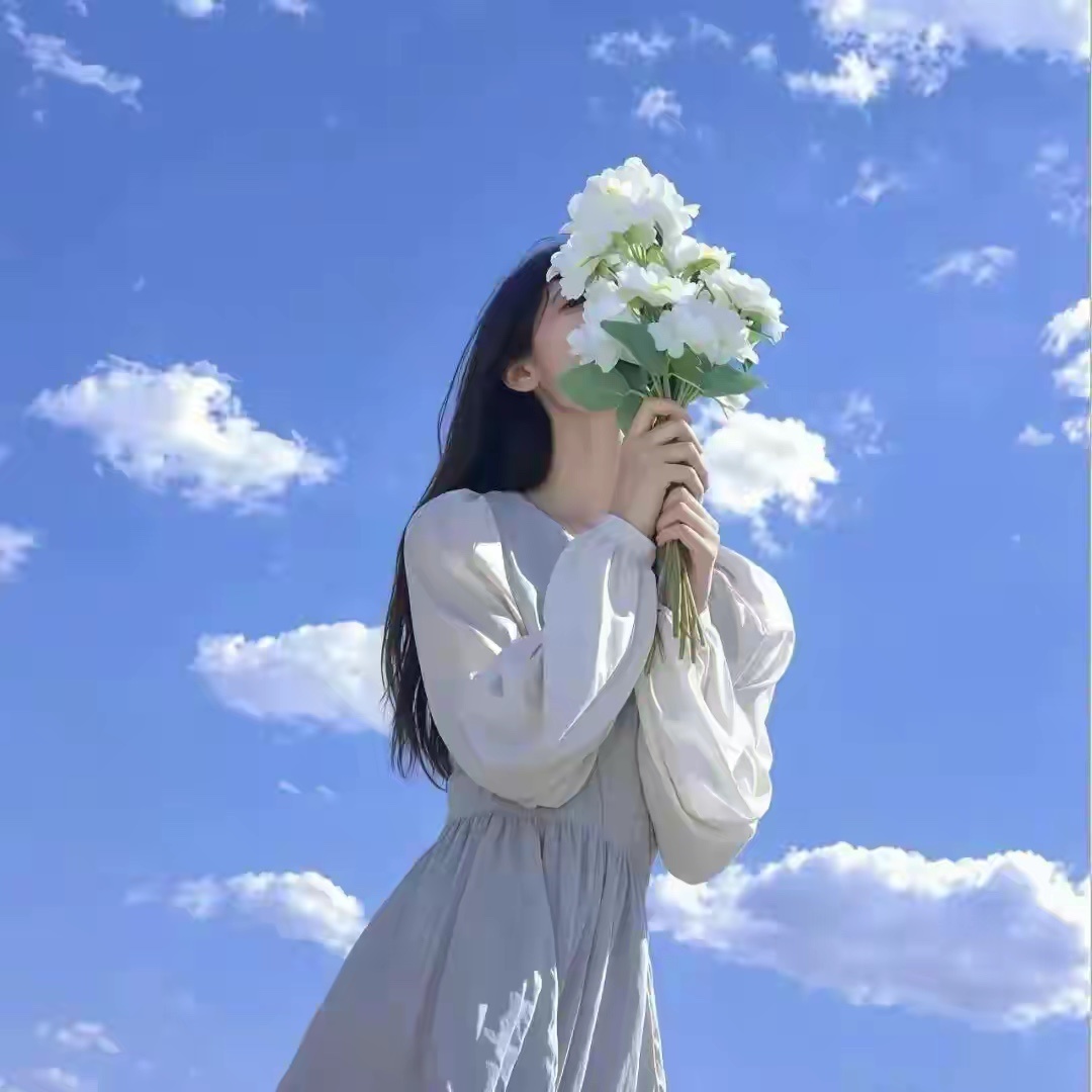 清醒的人不合群，干净的人不扎堆，独来独往的人，值得深交，但这种人一般不交朋友。 