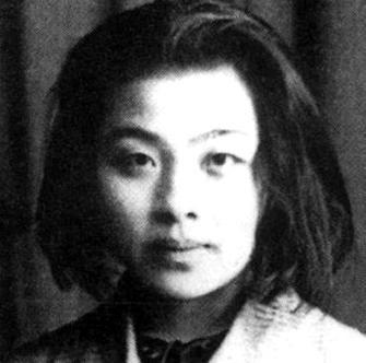 1928年，女作家丁玲同时倾慕上两个男人，她对谁都难以割舍，于是便提出三人同居，