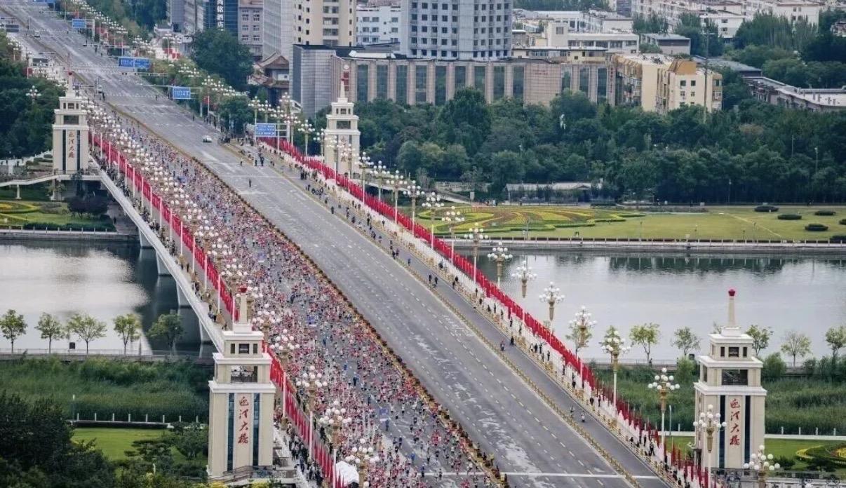 太原千峰北路的房价真的跌了吗?
三面环山主城南移导致

千峰北路之前是享受府西街