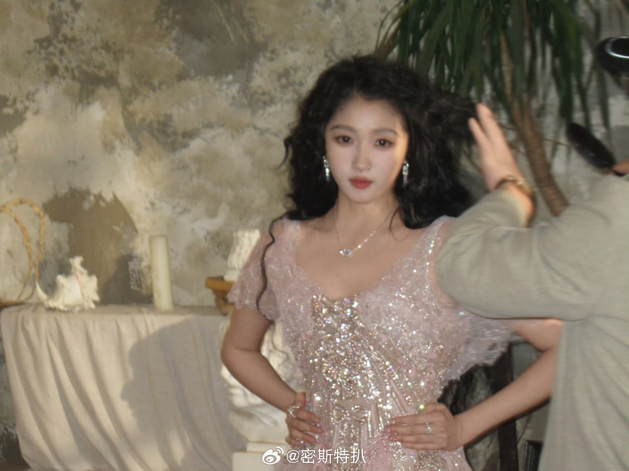 妈呀 关晓彤这张幻视虞书欣了关晓彤的妆造正确