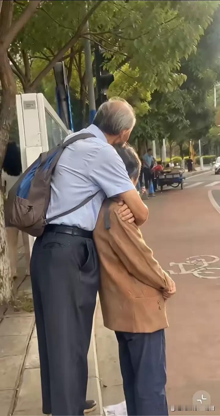 执子之手，与子偕老。[鼓掌][鼓掌][鼓掌]