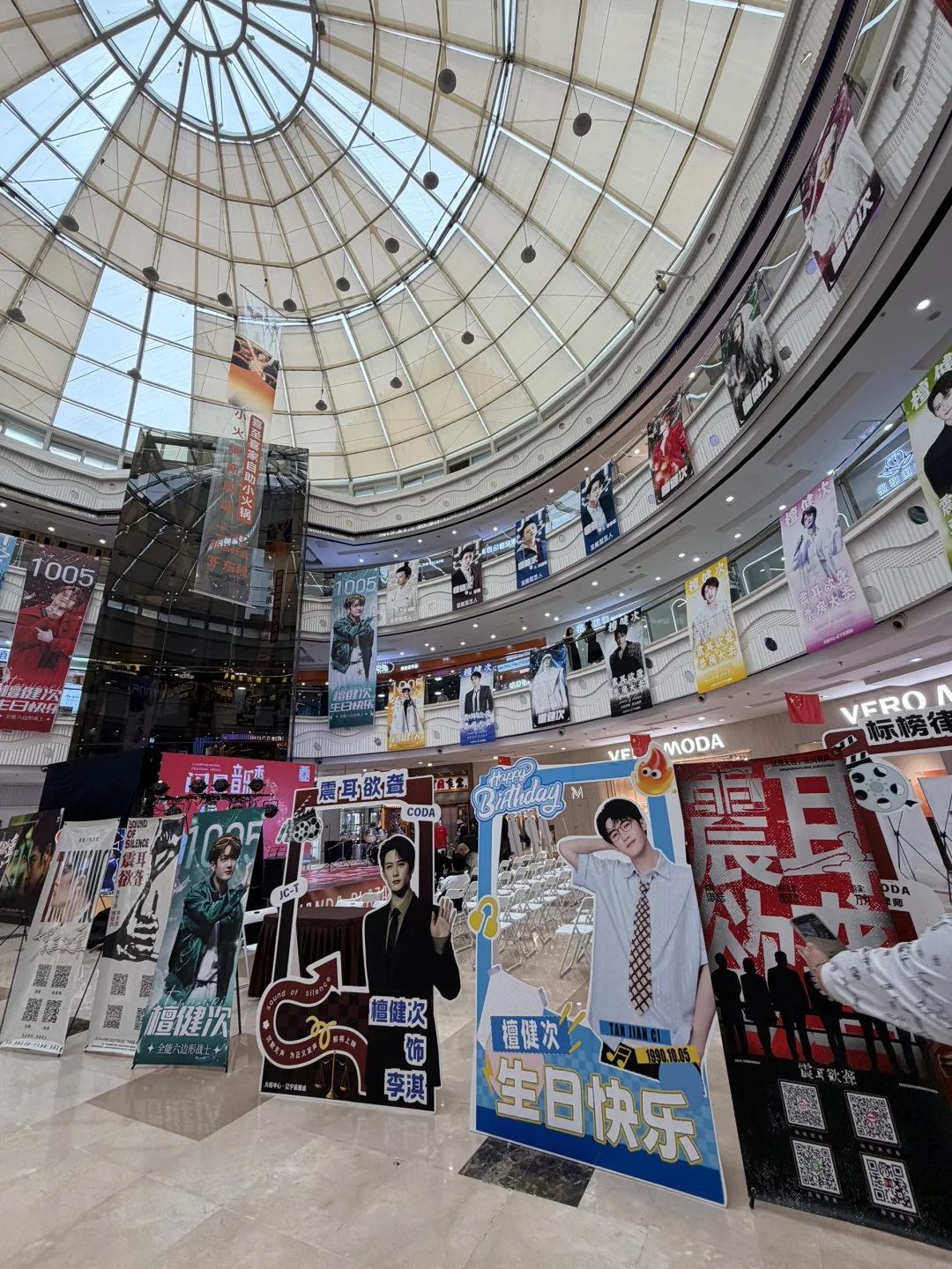 非粉。。。。都很震撼的程度。。。。