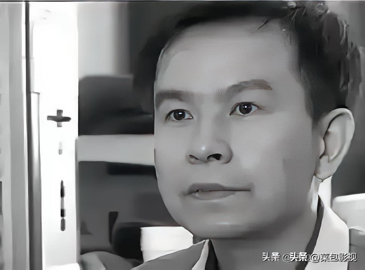 1992年，浙大高材生李红涛被警察逮捕，然而让所有人不敢相信的是，他竟然趁着警察