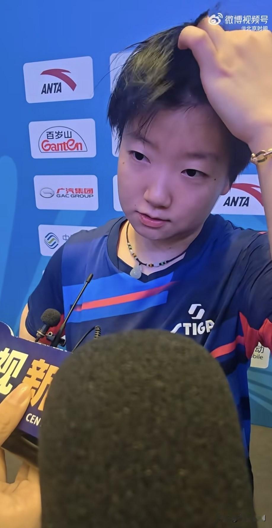 看看我们家孩子赛后采访，赢了是我运气不错，姐姐实力很强，我努力拼下来的！
自己放