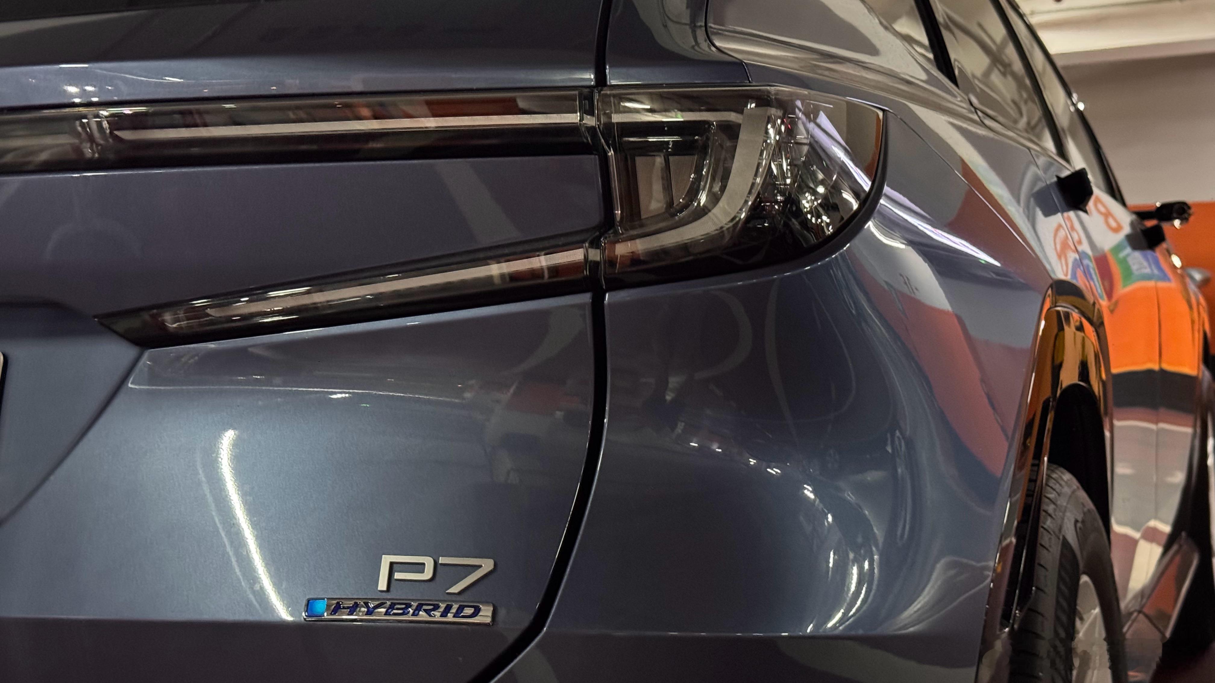 自从给本田P7换完轮毂它现在无论怎么看都更像一辆Hybird的蓝牌车…也比以往都