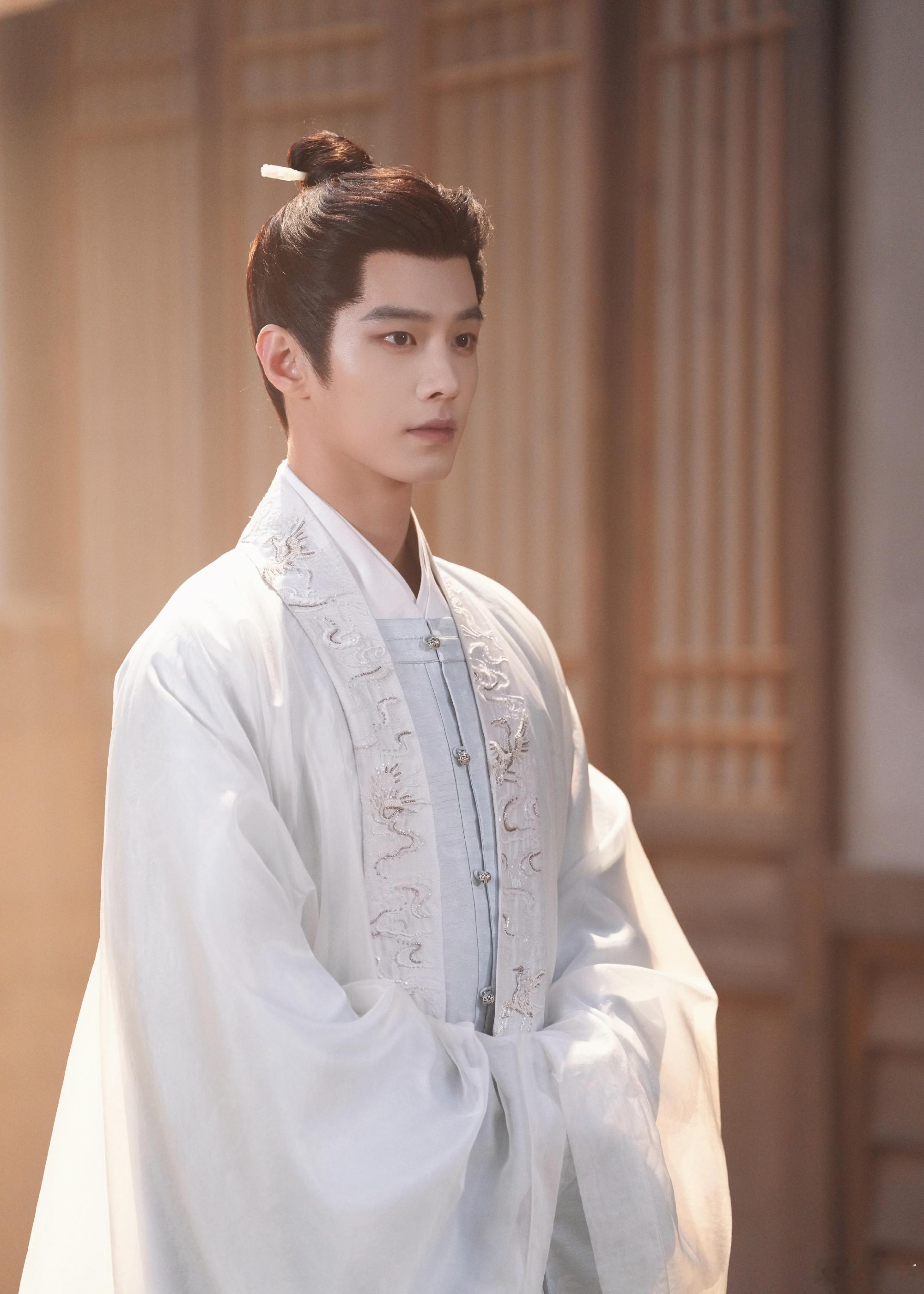 何与窈窈有期杀青剧照，期待早日与萧靖西相见