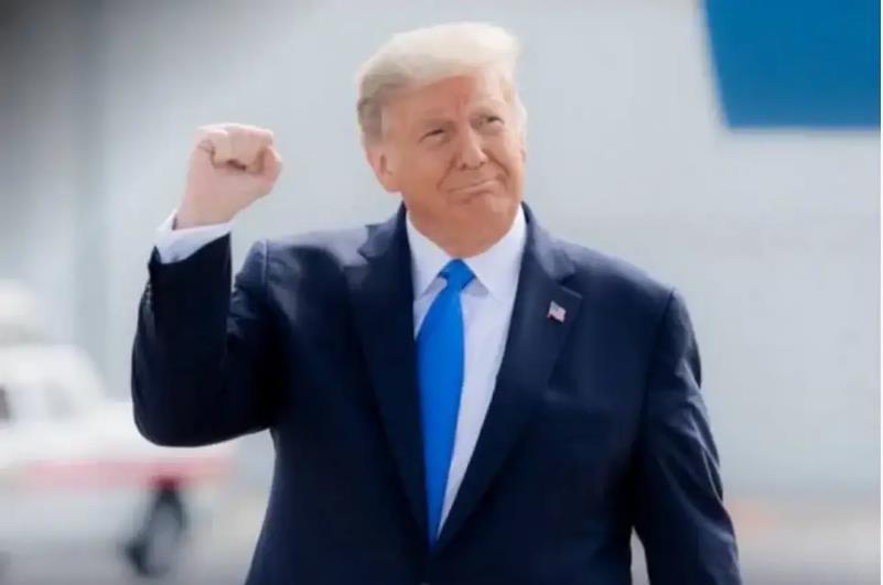 特朗普承诺以"合理价格"为通过霍尔木兹海峡的油轮提供护航
   川普不愧是优秀的