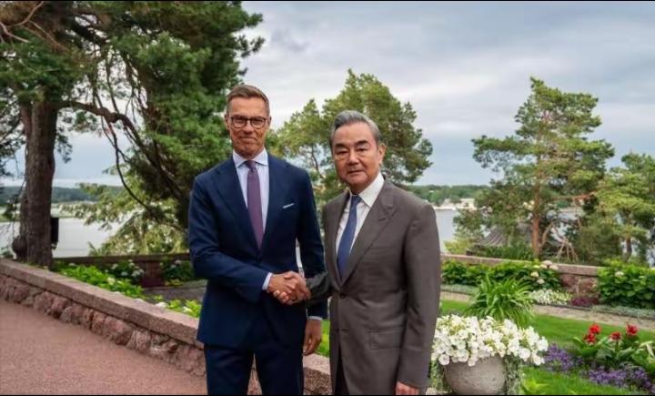 就在刚刚，
中国外交部官网发了《王毅外长访问北欧成果清单》，里头有句话我觉得特实