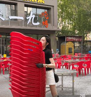 你是被烧烤耽误时间的名模！[捂脸]