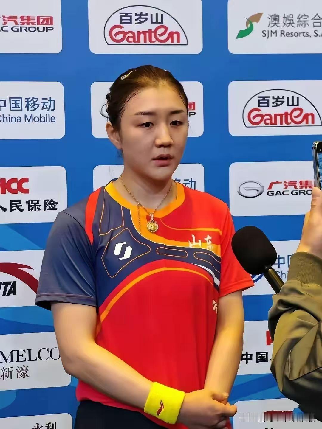 突然理解陈梦了
陈梦哪儿都挺好
但她有一个致命的问题，那就是她真的太实诚了。赢了