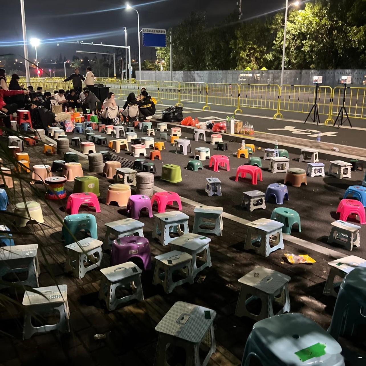 丁禹兮准备了星光大赏逆应援丁禹兮家粉丝出了名的团结，好厉害啊！ 