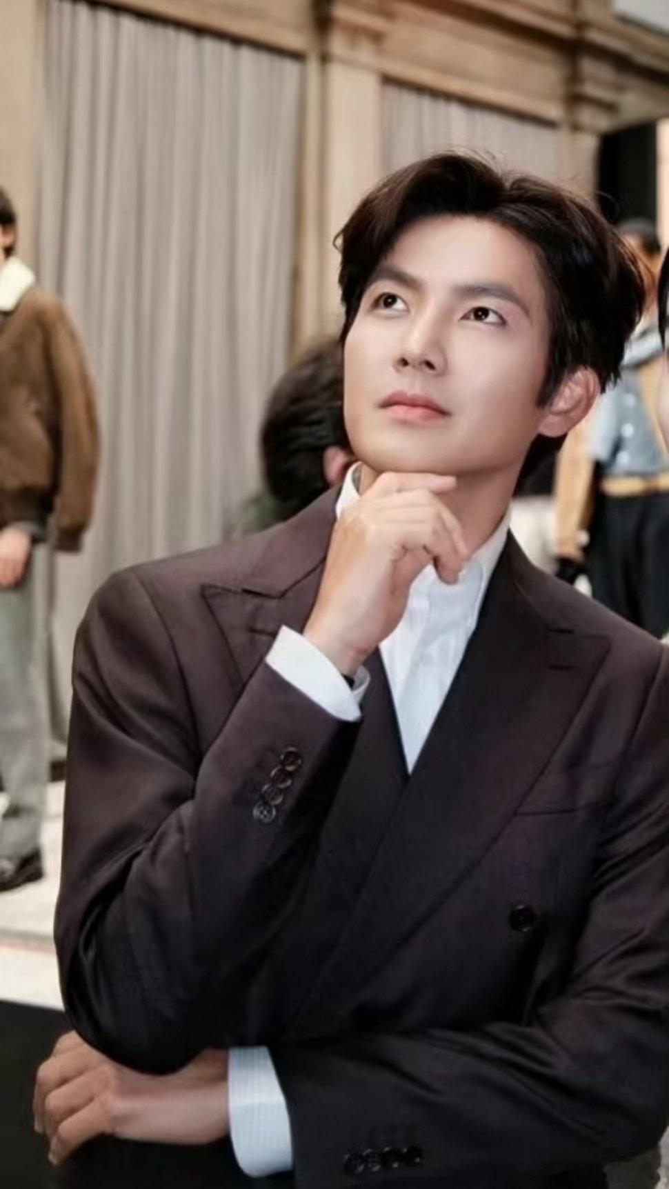 钟汉良抽中尚雯婕送的礼物好六超前观看，钟汉良收到了尚雯婕的礼物，《小王子》和小哇