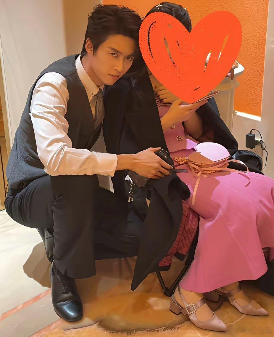 郭宇欣刚开始红的时候，有一句话流传很广“樱花树下站谁都美”以前对这句话嗤之以鼻，