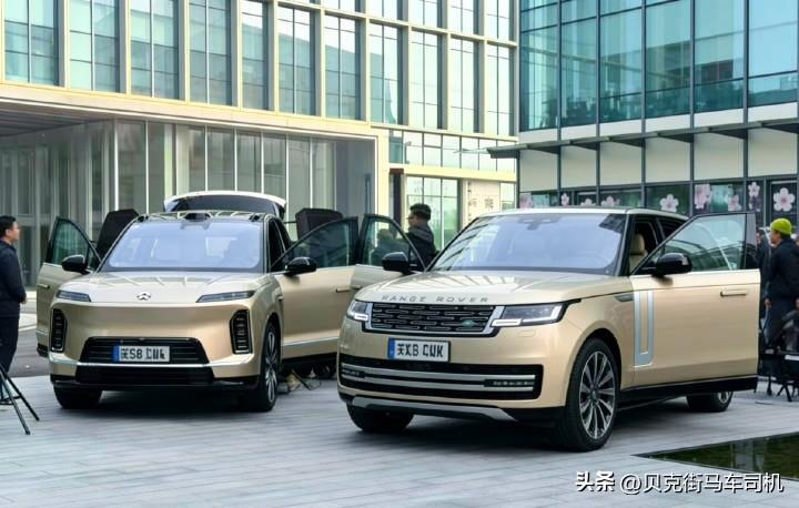 蔚来ES9实车曝光，在路虎揽胜面前丝毫不虚！
从造型来看，这款新车与ES8在设计