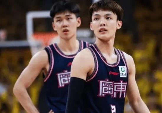 线上暖心互动，徐杰为追梦小将送上鼓励
 
李奕臻在社交平台发布动态，晒出个人日常