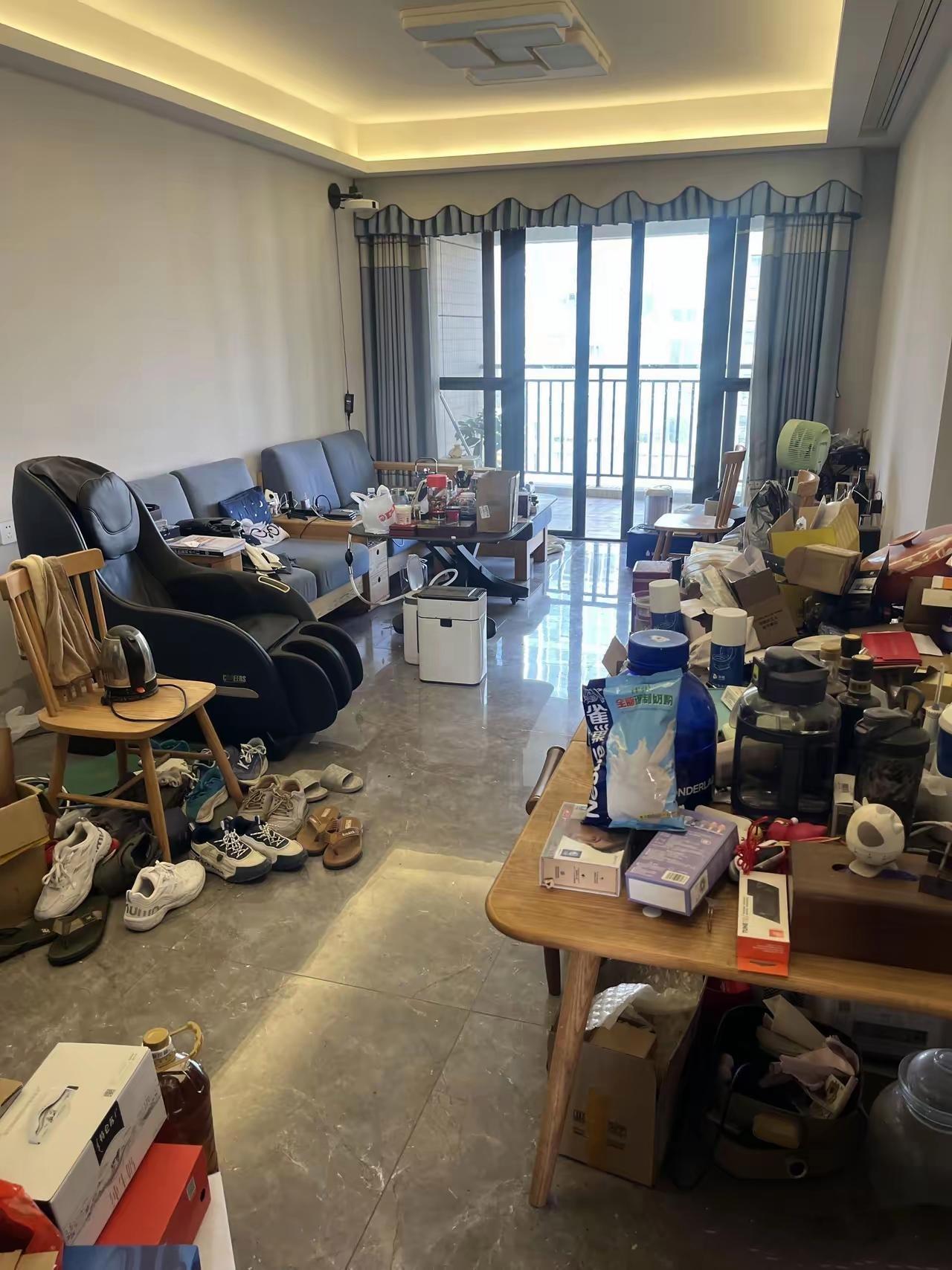 真是愁人！外表光鲜，家里乱得下不去脚
 
我真是服了，儿媳妇在家整天就知道刷手机