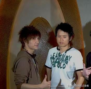 如今看来张杰的命就是比薛之谦好，找女朋友，找媳妇都比薛之谦靠谱，尤其是媳妇，真旺