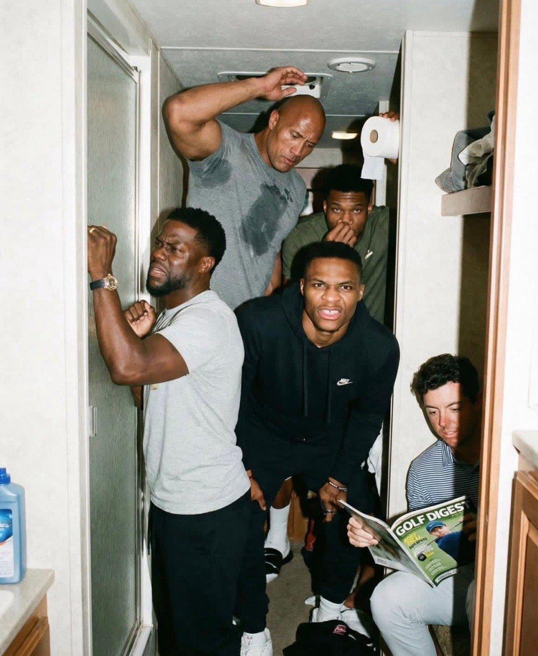 篮天下 Ai重现场外的NBA球星…Images via locosdelbask