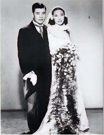 1936年，北平，时任北京大学的物理系教授吴大猷，跪在母亲床头，诉说自己要求娶阮