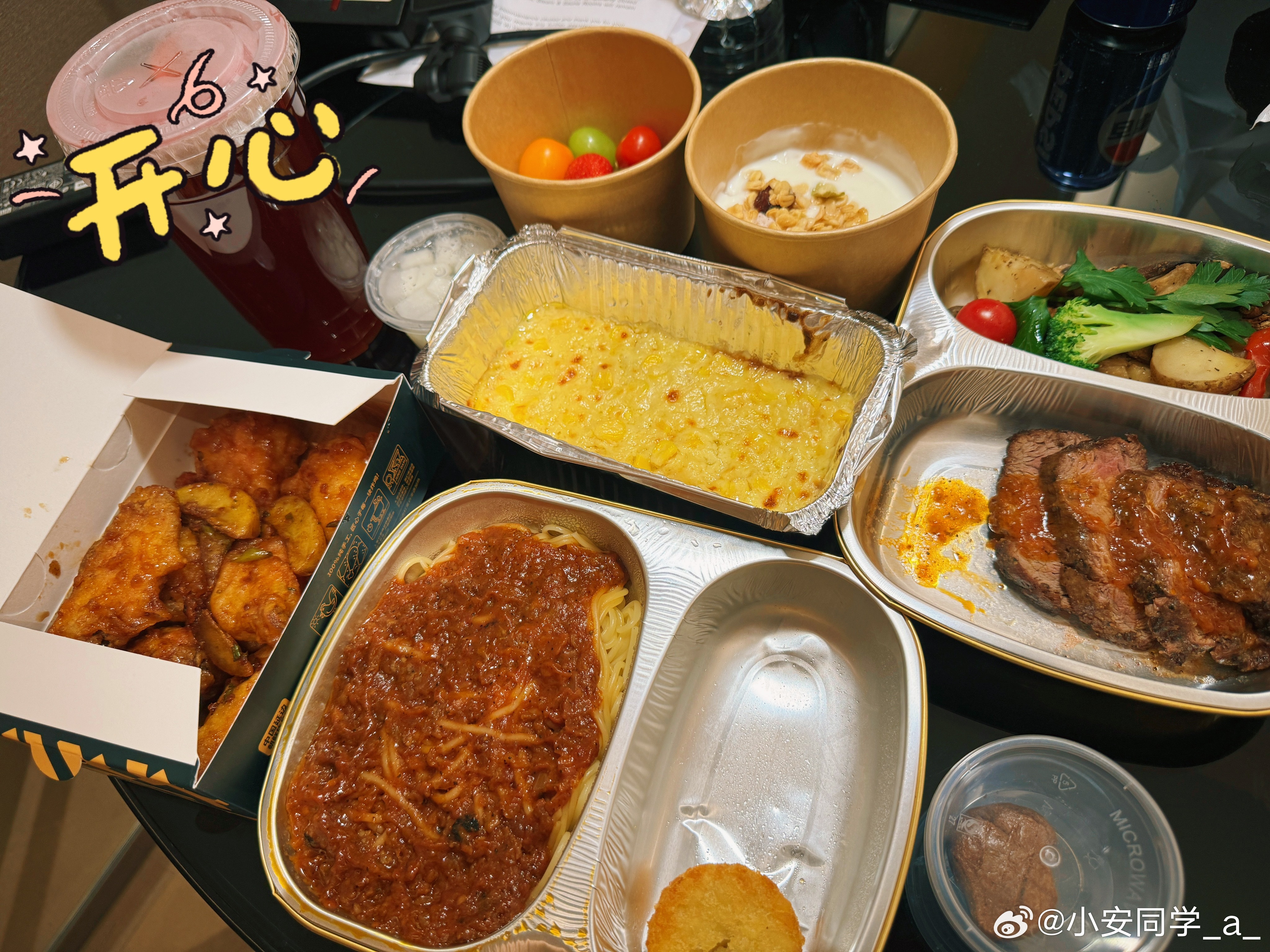 白天：不吃不喝我要瘦成闪电⚡️晚上：生死有命，胖瘦在天，食食物者为俊杰…..日常