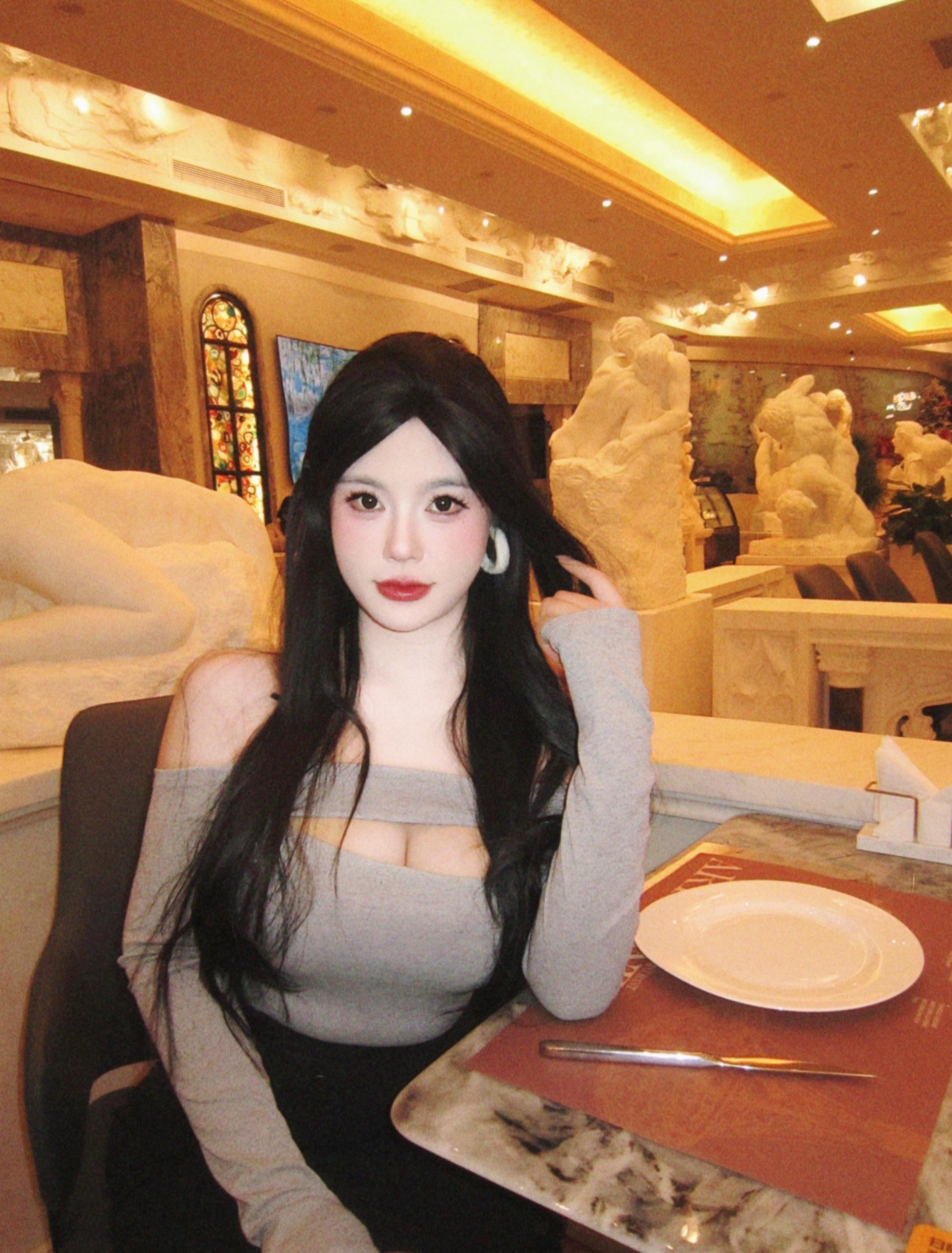 我暗中想总有一点爱吧。