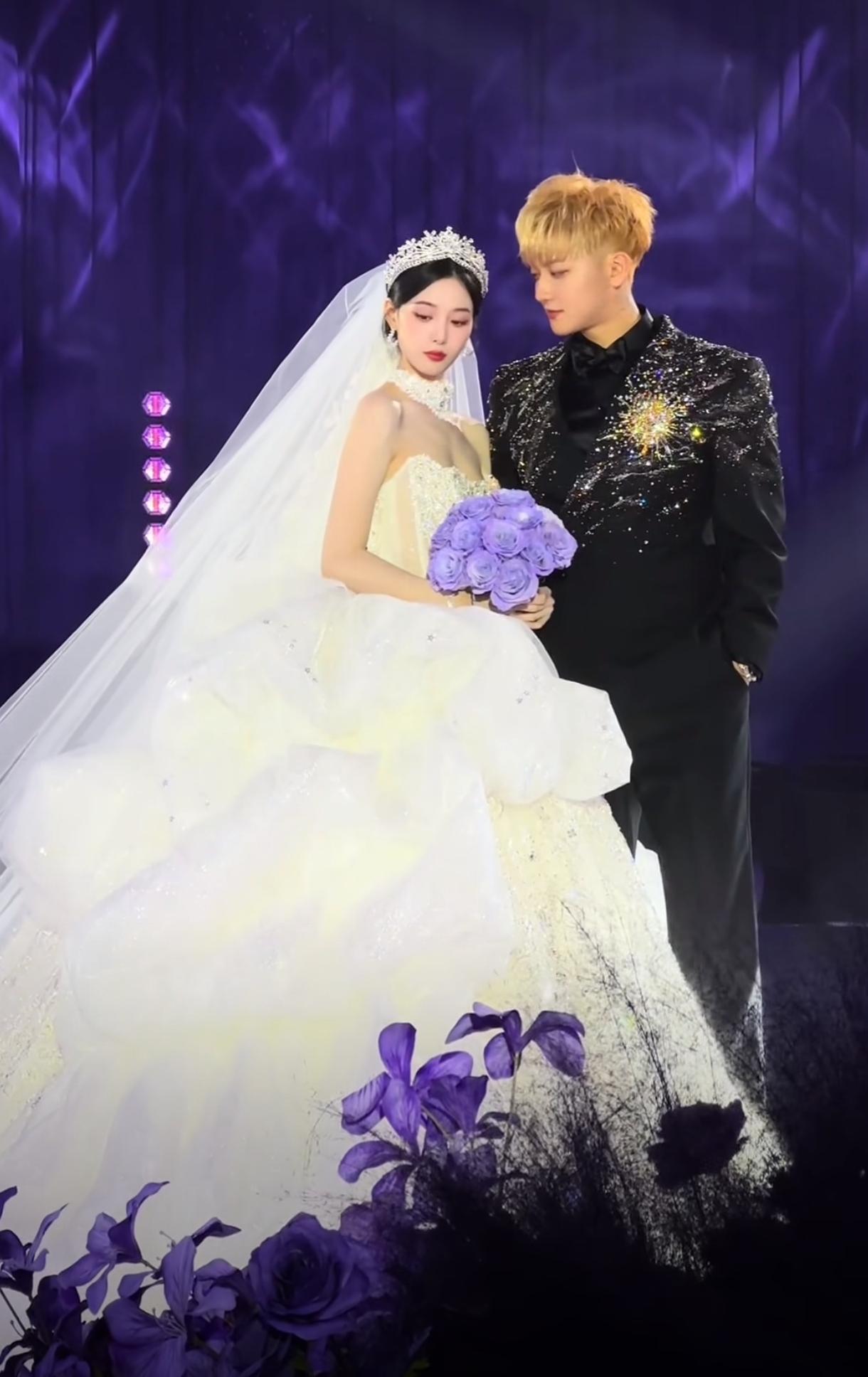 网传黄子韬与徐艺洋早已迎来儿子，消息源自一位网友的亲身见闻。该网友发帖求证二人生