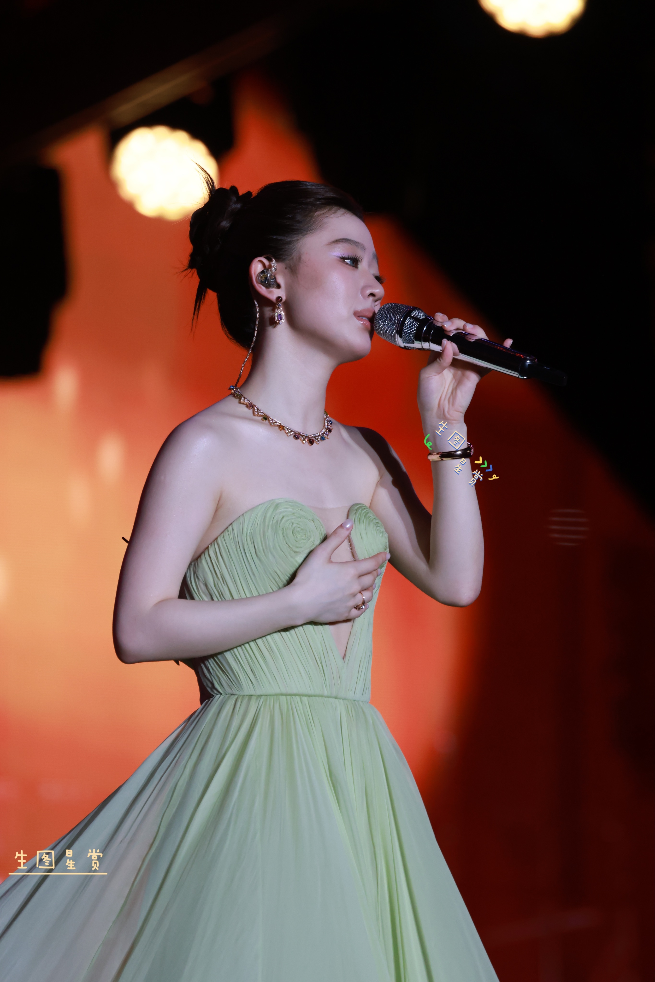 单依纯芭莎音乐嘉年华，宝藏纯妹🎼💚单依纯[超话] ​​​